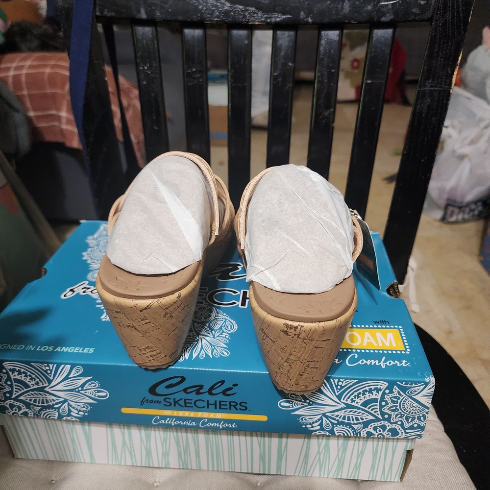 Skechers Cali Tan Wedge Sandals - Picture 4 of 6